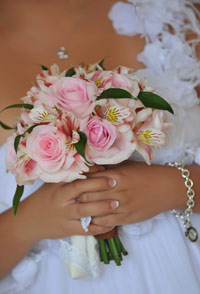 Maui wedding bouquet with pink roses